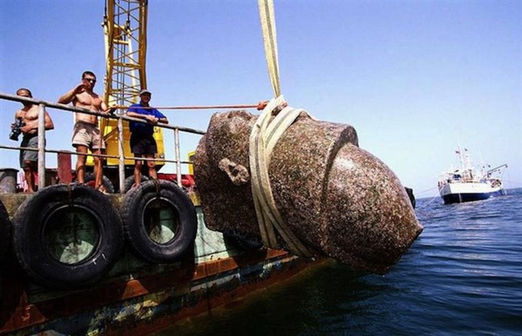Lost Egyptian City Discovered Beneath The Sea After 1,200 Years 